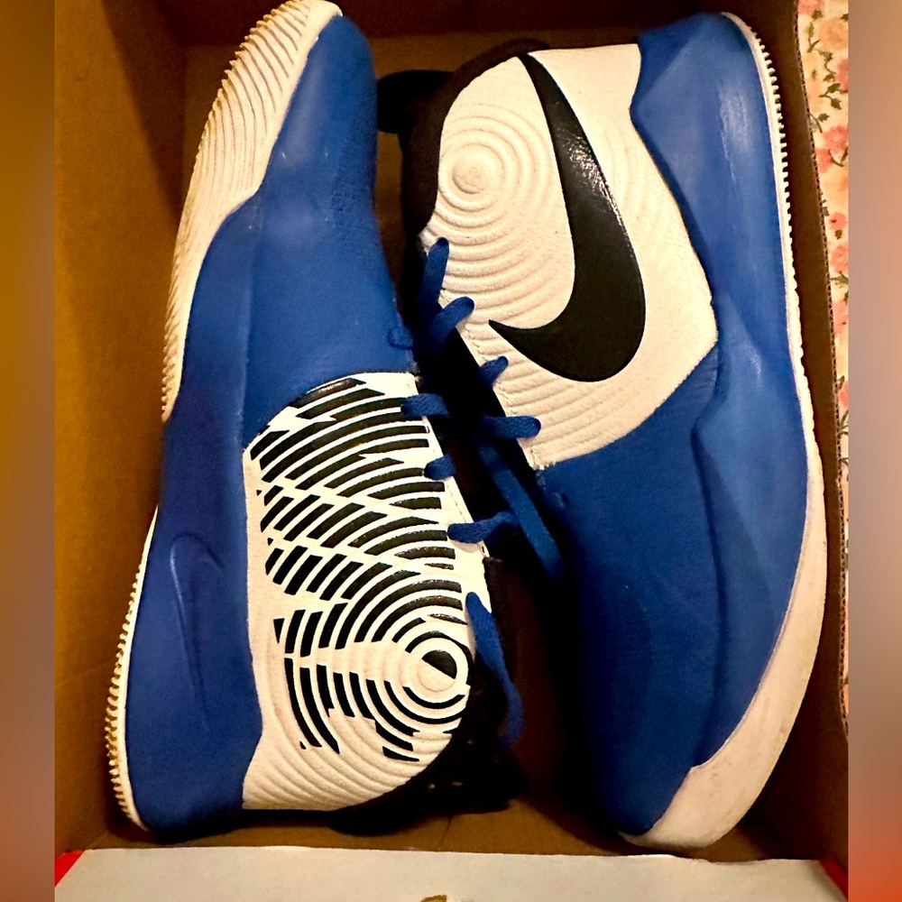 Nike D9 Youth Hustle Royal Blue size 5